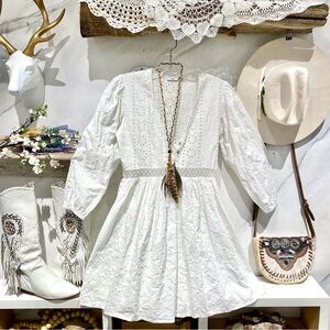 Eyelit crochet boho dress w shabby chic resort vacay beach vibe